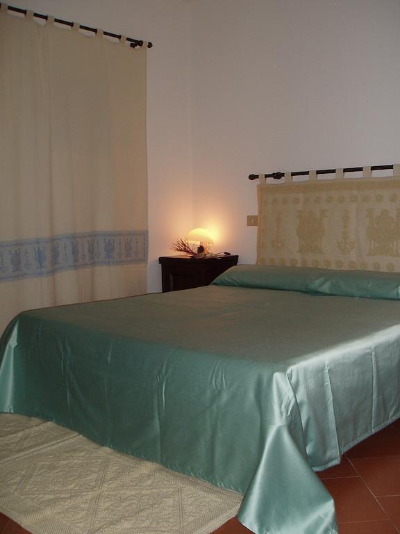 Rocca Ruja Vip Aparthotel Stintino Room photo